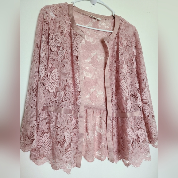 Pink blouse - Picture 2 of 5